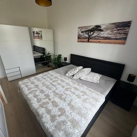 Apartment Mit Parkplatz Und Wifi Magdeburg Exteriör bild