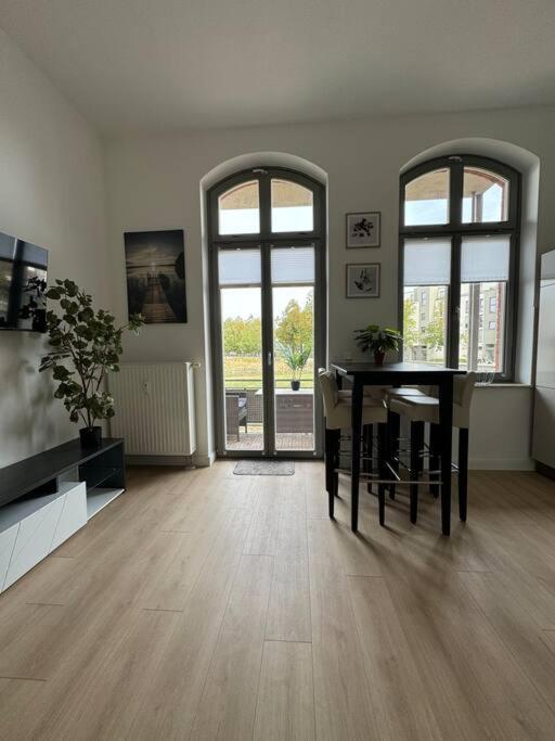 Apartment Mit Parkplatz Und Wifi Magdeburg Exteriör bild