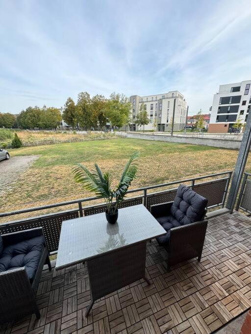 Apartment Mit Parkplatz Und Wifi Magdeburg Exteriör bild