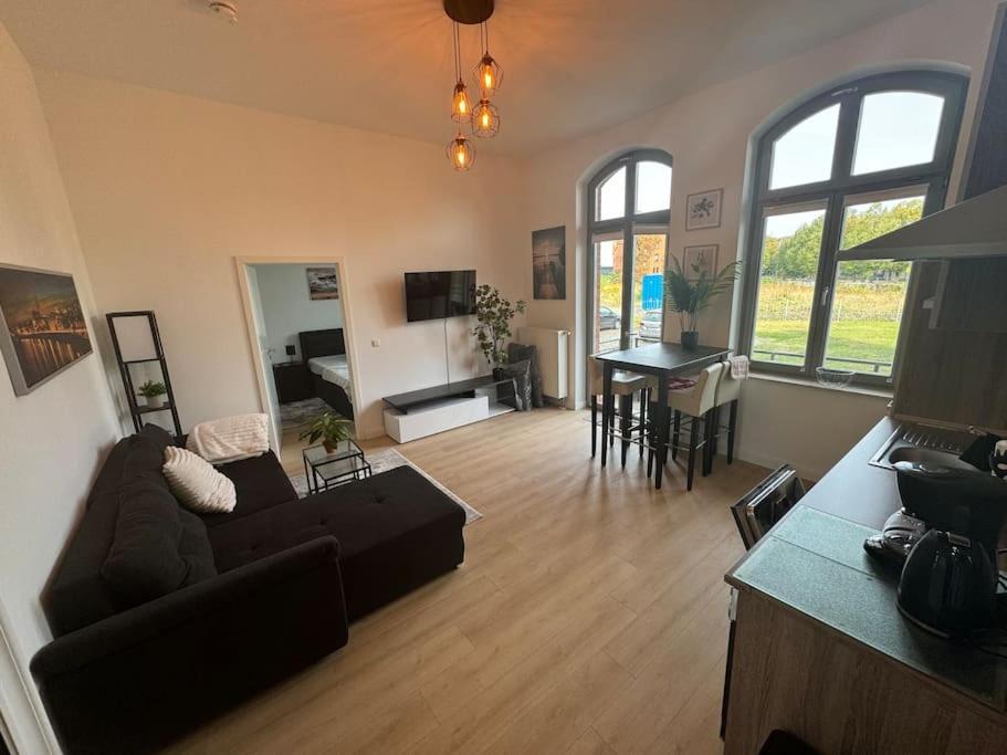 Apartment Mit Parkplatz Und Wifi Magdeburg Exteriör bild